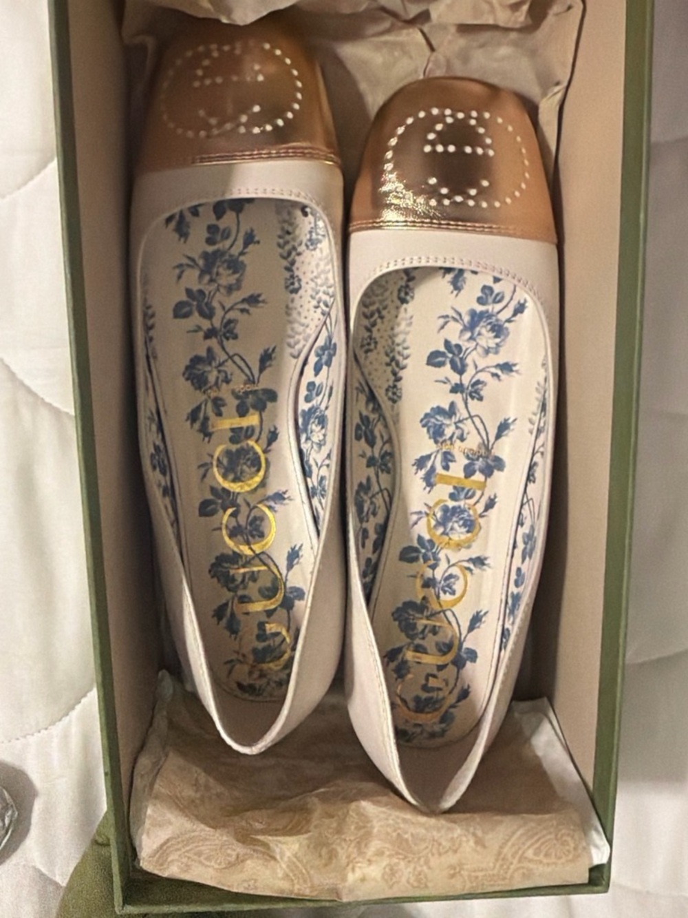 Gucci White Leather Ballet Flats with Rose Gold Cap and Blue Floral Insole